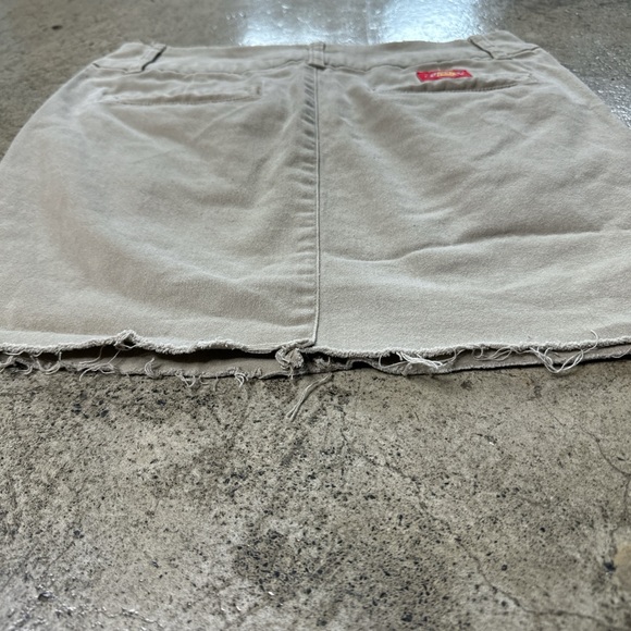 Dickies khaki mini skirt raw edge hem size 3 - Picture 8 of 8